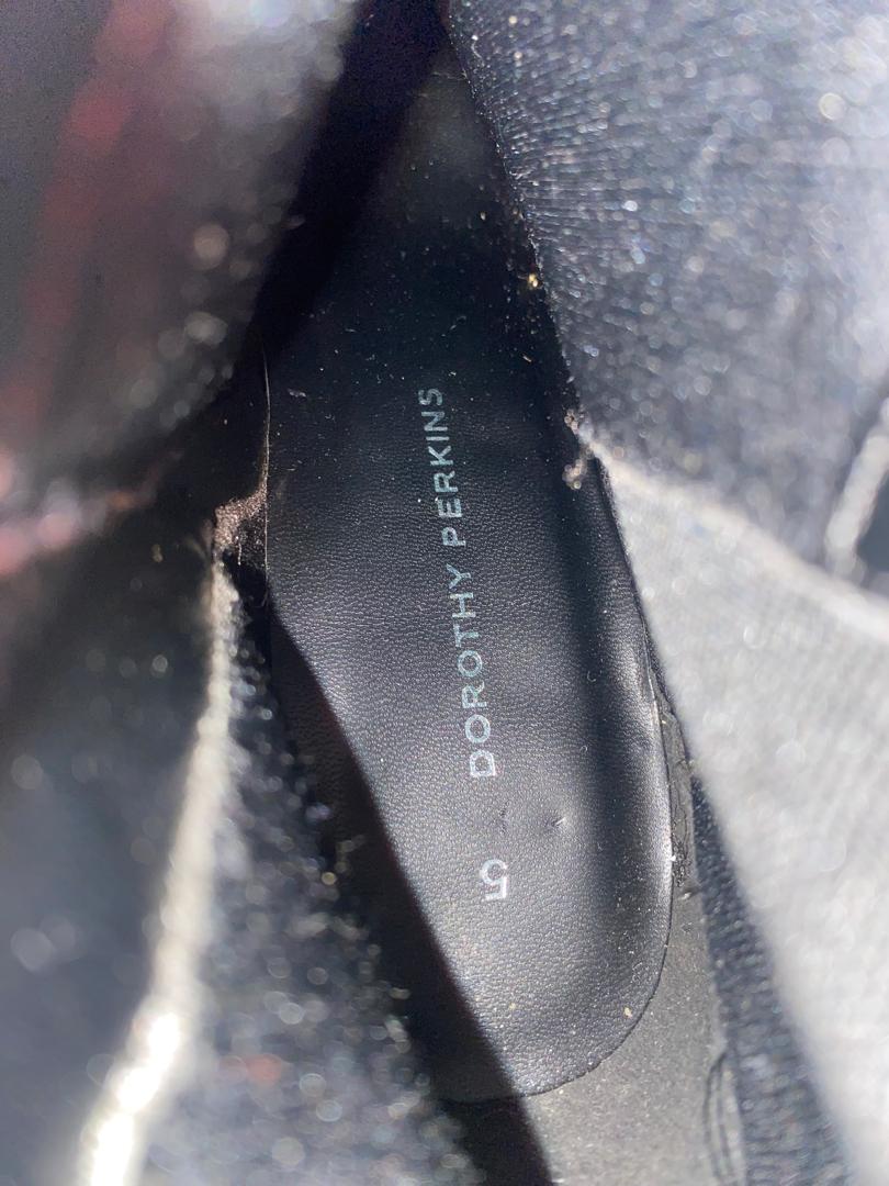 Black and white snake print ankle boots #snakeprint #ankleboots